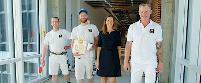 Martin Zepke, Sebastian Müller, Barbara Roekens und Marcel Pempelforth (v.l.n.r.) unterwegs auf der aktuellen Großbaustelle.