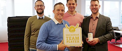 Herzerwärmend waren die Worte, die Teamplayer Heiko Tigges bei seiner Ehrung erhielt …. von links: Timo Bredehorn, Teamplayer Heiko Tigges, Ole Dahmen und Tim Drüner